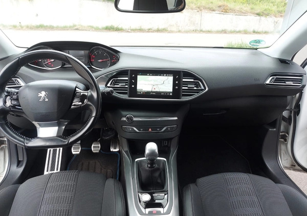 Peugeot 308 cena 43800 przebieg: 121000, rok produkcji 2017 z Góra małe 154